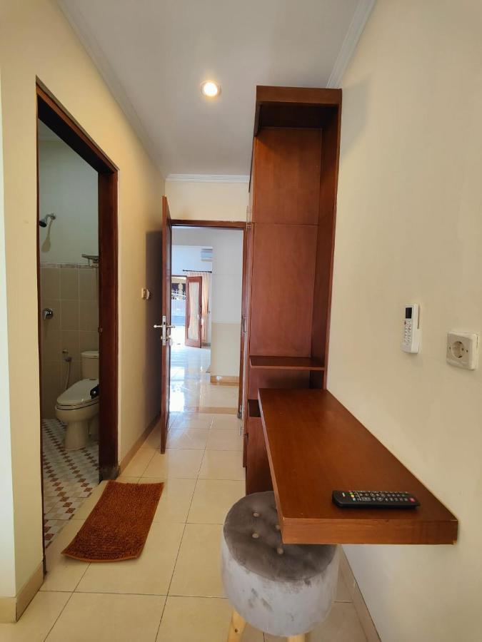 Adiputra Guesthouse 2 By Homiq Ngabean Ngoại thất bức ảnh